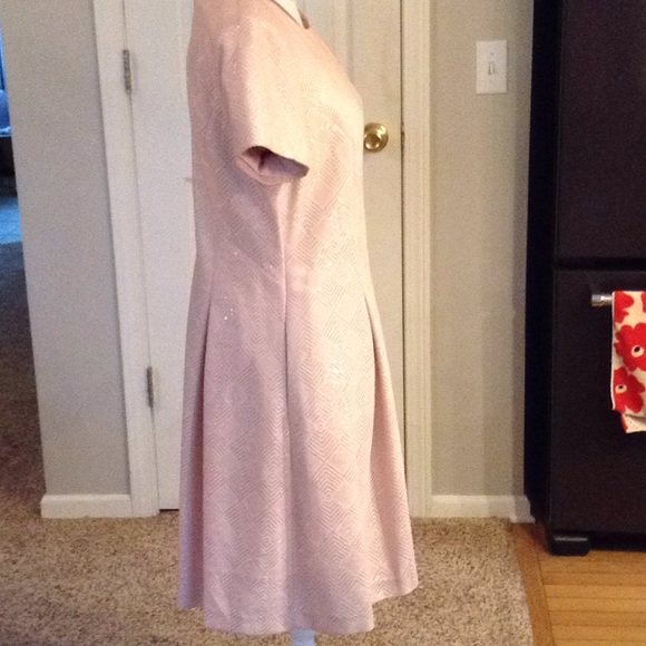 Beautiful light pink with silver design - size 12 - Picture 4 of 6